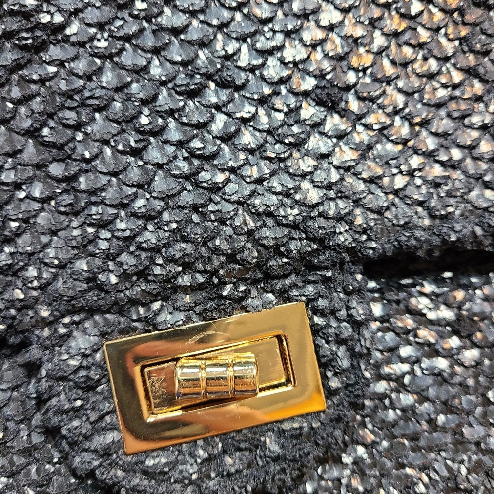 Black and Gold Purse - Picture 9 of 10